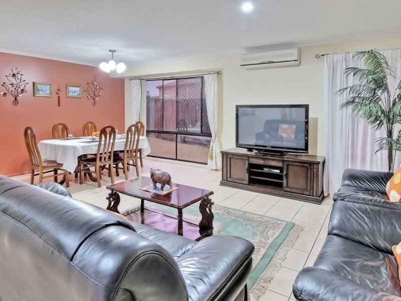 Photo - 12 Oakview Street, Parkinson QLD 4115 - Image 6