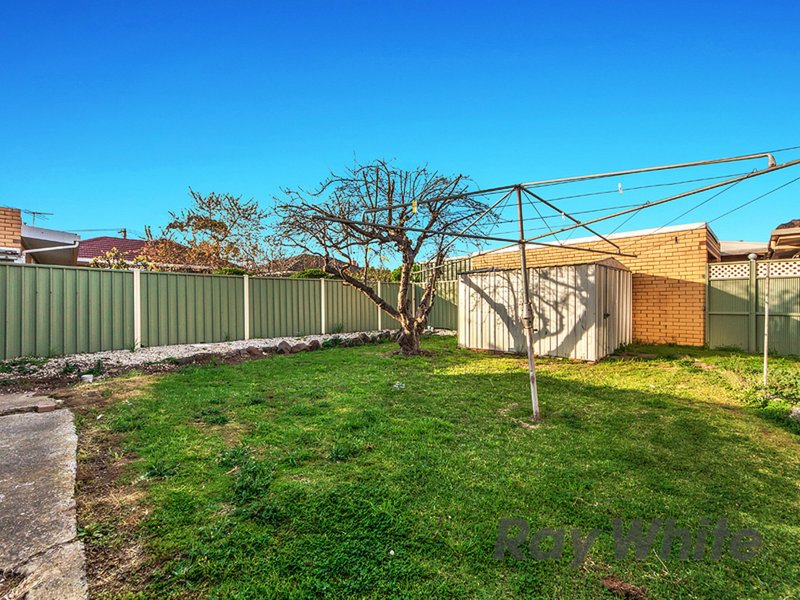 Photo - 12 Obrien Drive, St Albans VIC 3021 - Image 8