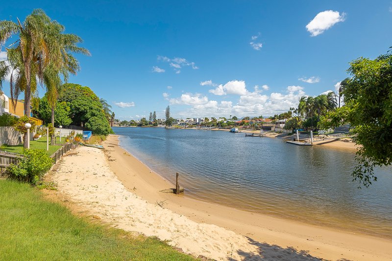 Photo - 1/2 Orvieto Avenue, Mermaid Waters QLD 4218 - Image 3