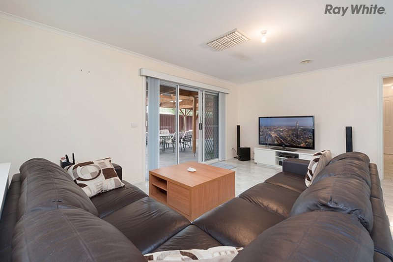 Photo - 12 Oxford Court, Sydenham VIC 3037 - Image 4