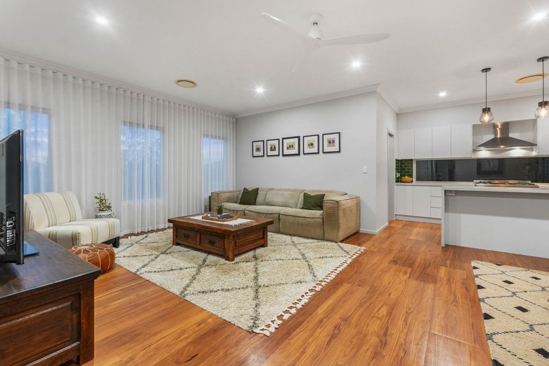 Photo - 12 Paisley Place, Spring Mountain QLD 4300 - Image 6
