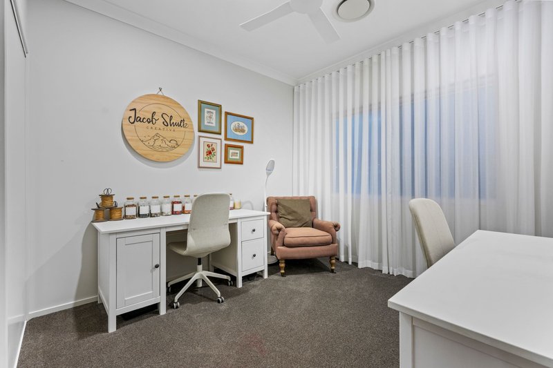 Photo - 12 Paisley Place, Spring Mountain QLD 4300 - Image 16