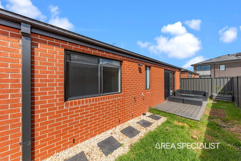 Photo - 12 Parakeet Street, Clyde North VIC 3978 - Image 17