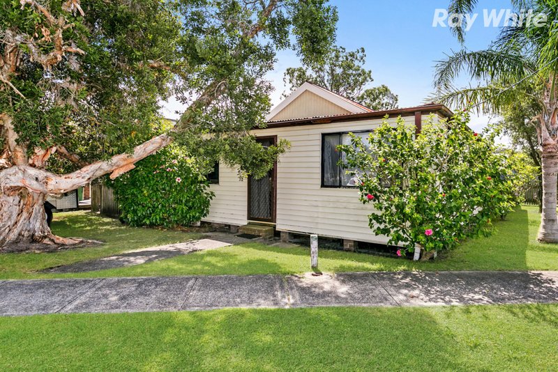 Photo - 12 Paringa Ave , Davistown NSW 2251 - Image 2