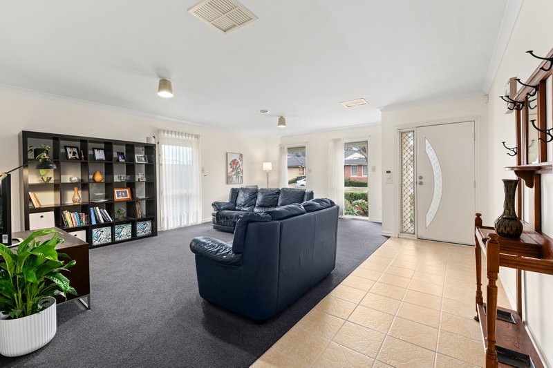 Photo - 12 Paringa Avenue, South Morang VIC 3752 - Image 5