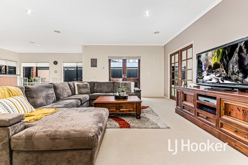 Photo - 12 Park City Drive, Lynbrook VIC 3975 - Image 5