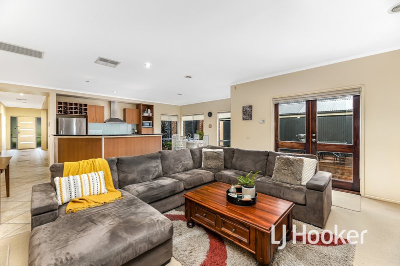 Photo - 12 Park City Drive, Lynbrook VIC 3975 - Image 6