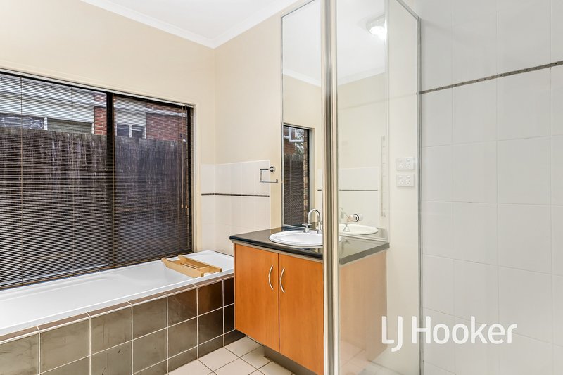 Photo - 12 Park City Drive, Lynbrook VIC 3975 - Image 14