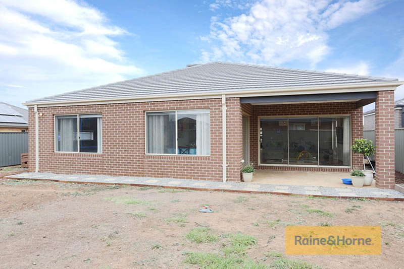 Photo - 12 Parkleigh Drive, Kurunjang VIC 3337 - Image 9