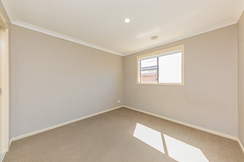 Photo - 12 Parklink Drive, Cranbourne East VIC 3977 - Image 5