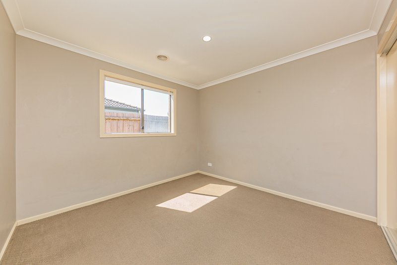 Photo - 12 Parklink Drive, Cranbourne East VIC 3977 - Image 8