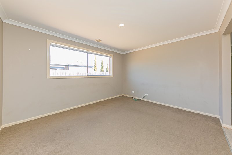 Photo - 12 Parklink Drive, Cranbourne East VIC 3977 - Image 9