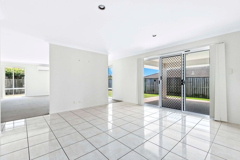 Photo - 12 Parklink East Avenue, Wondunna QLD 4655 - Image 6