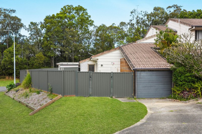 Photo - 1/2 Parkridge Drive, Molendinar QLD 4214 - Image 2
