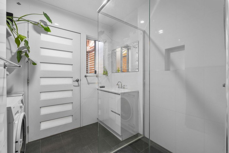 Photo - 1/2 Parkridge Drive, Molendinar QLD 4214 - Image 10