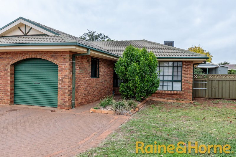 Photo - 12 Paul Mclean Place, Dubbo NSW 2830 - Image 2