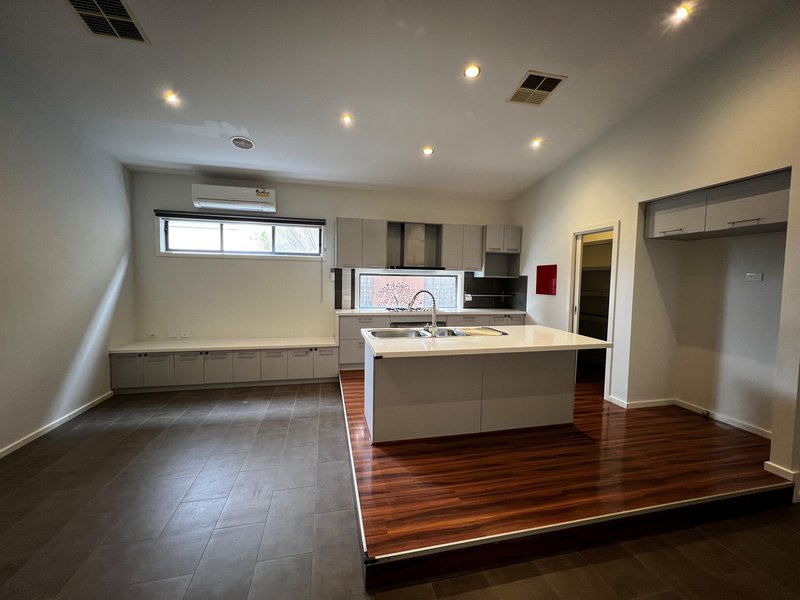 Photo - 12 Peck Terrace, Williams Landing VIC 3027 - Image 3