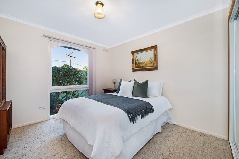 Photo - 12 Penington Street, Glen Waverley VIC 3150 - Image 11