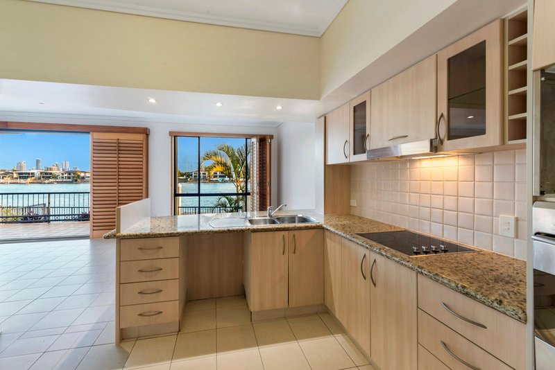 Photo - 1/2 Peninsular Drive, Surfers Paradise QLD 4217 - Image 13