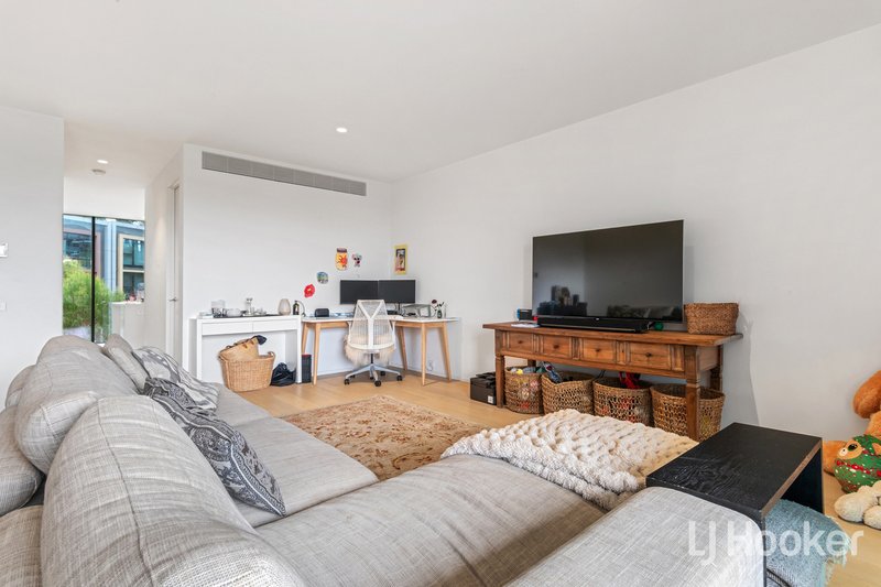 Photo - 12 Periwinkle Place, Armadale VIC 3143 - Image 2