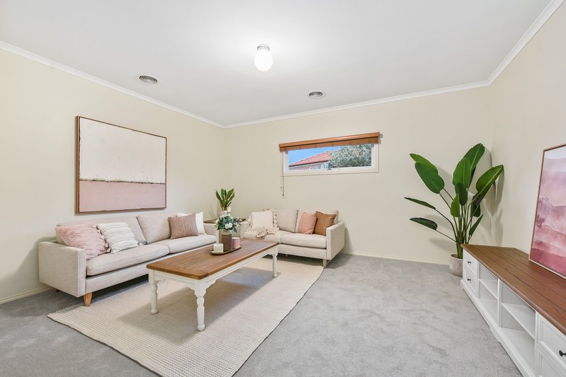 Photo - 12 Piermont Drive, Berwick VIC 3806 - Image 2