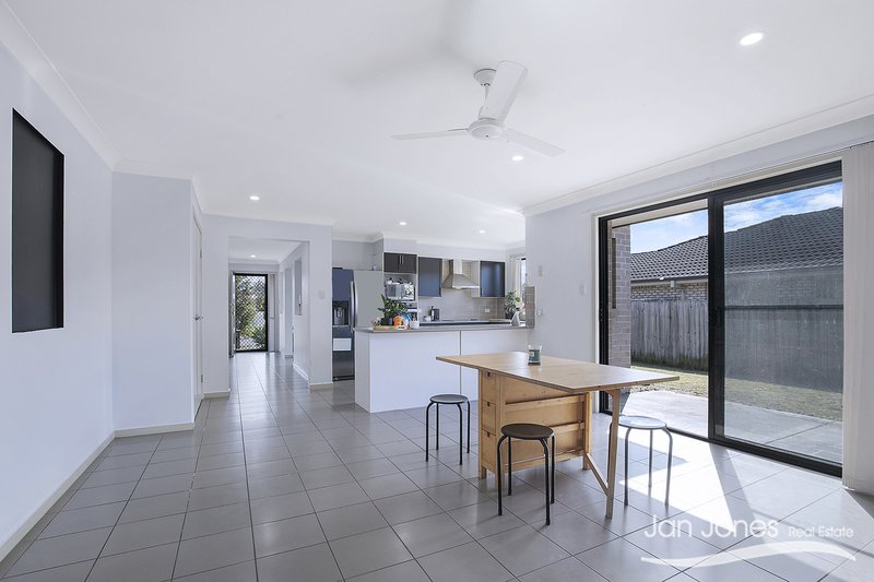 Photo - 12 Pinegrove Street, Morayfield QLD 4506 - Image 7