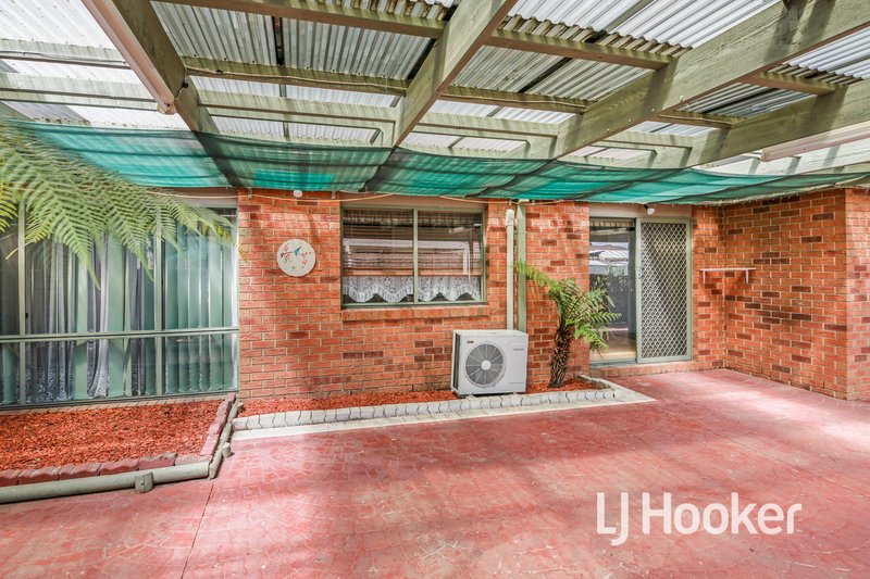 Photo - 12 Pinehill Court, Cranbourne North VIC 3977 - Image 12