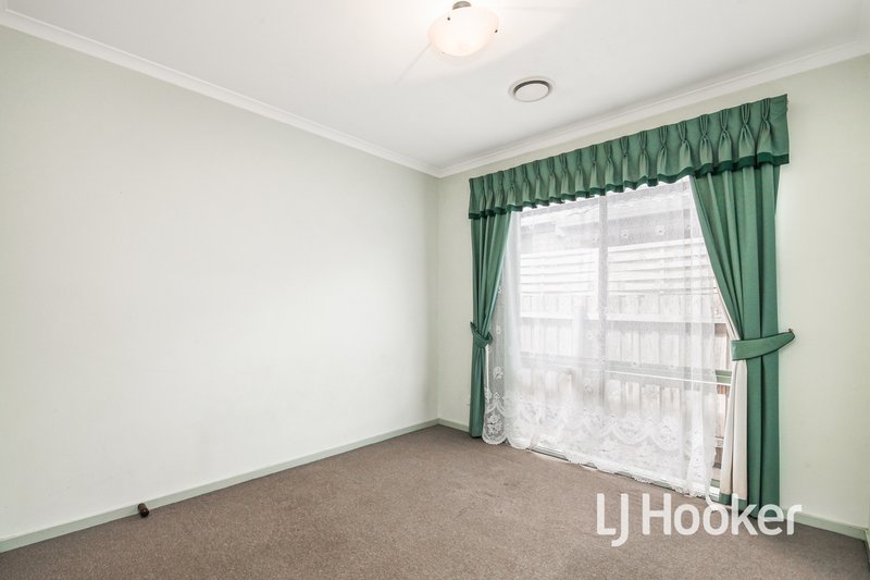 Photo - 12 Pinehill Court, Cranbourne North VIC 3977 - Image 9