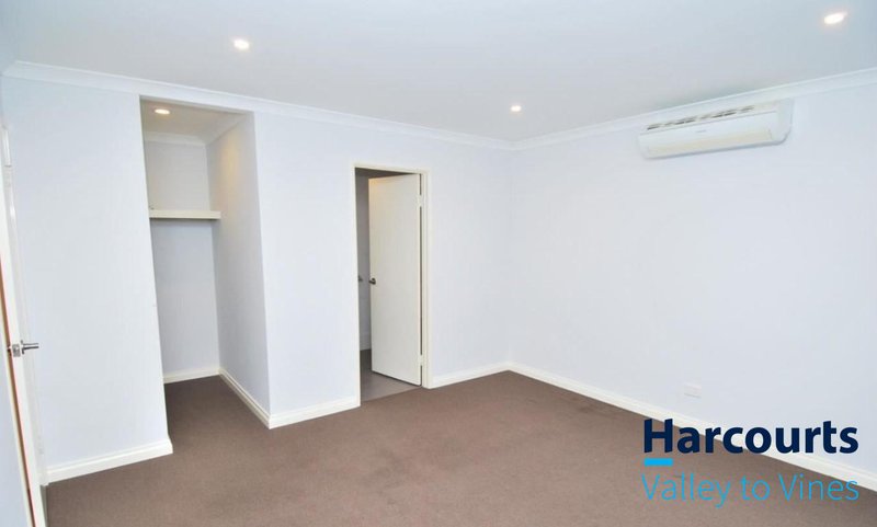 Photo - 12 Pineroo Terrace, Ellenbrook WA 6069 - Image 5