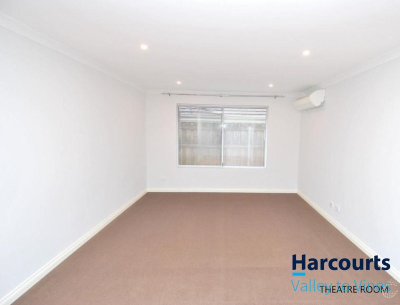 Photo - 12 Pineroo Terrace, Ellenbrook WA 6069 - Image 7