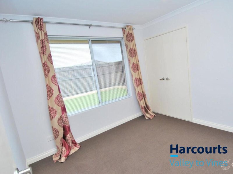 Photo - 12 Pineroo Terrace, Ellenbrook WA 6069 - Image 10