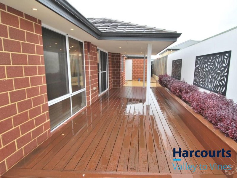 Photo - 12 Pineroo Terrace, Ellenbrook WA 6069 - Image 12