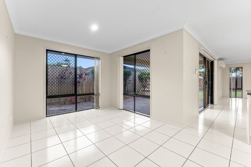 Photo - 12 Pintail Street, North Lakes QLD 4509 - Image 7