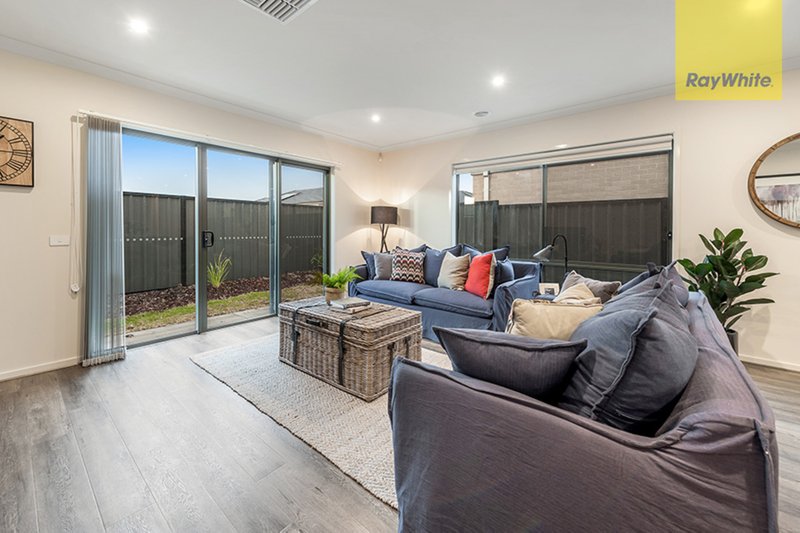 Photo - 12 Pioneer Street, Craigieburn VIC 3064 - Image 6