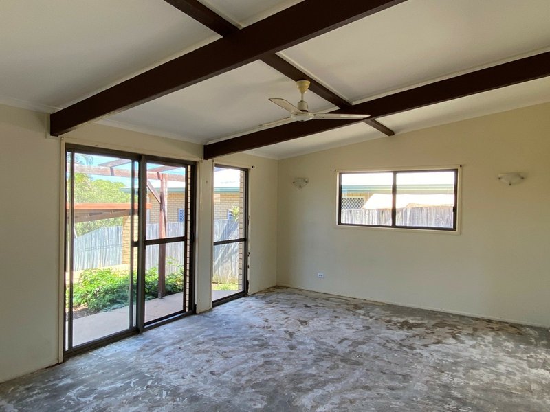 Photo - 12 Pleasant Avenue, Tannum Sands QLD 4680 - Image 2