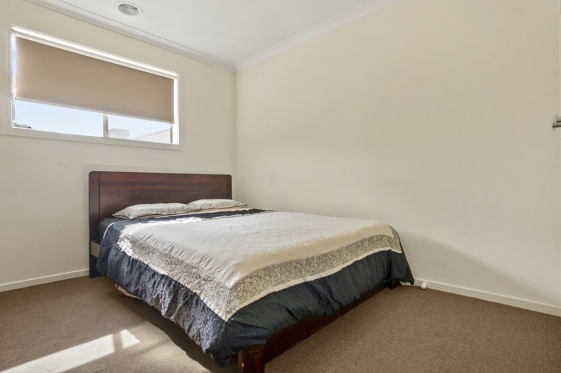 Photo - 12 Plume Place, Point Cook VIC 3030 - Image 8