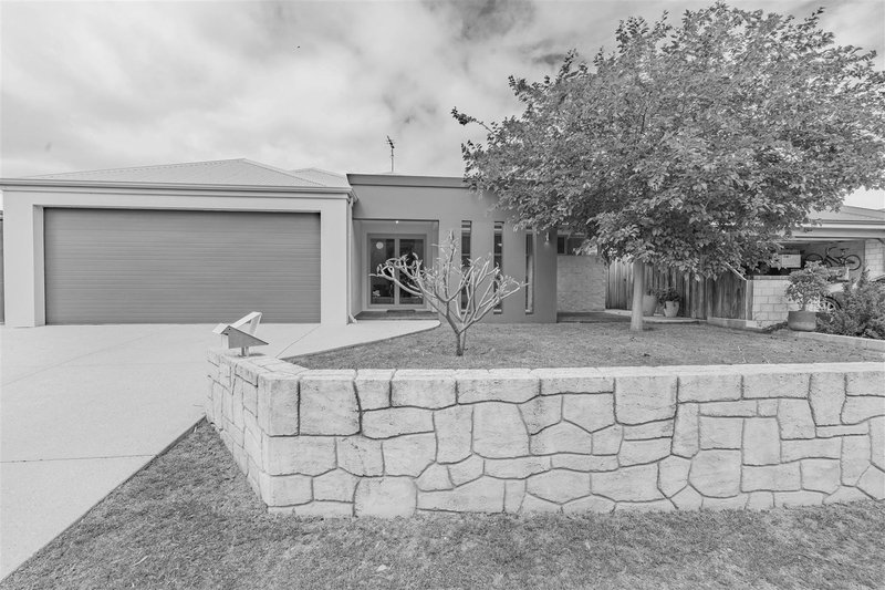 12 Poinsettia Green, Halls Head WA 6210