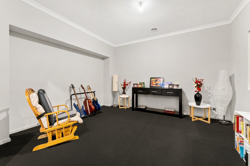 Photo - 12 Pony Court, Cranbourne East VIC 3977 - Image 7