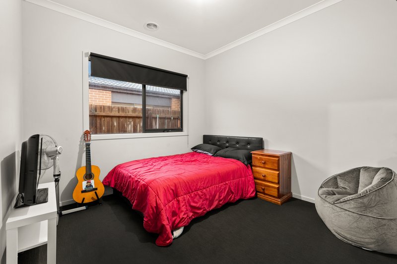 Photo - 12 Pony Court, Cranbourne East VIC 3977 - Image 12