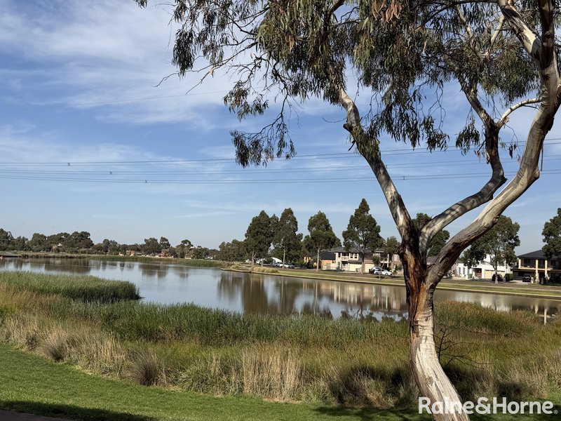 Photo - 12 Portland Place, Roxburgh Park VIC 3064 - Image 1