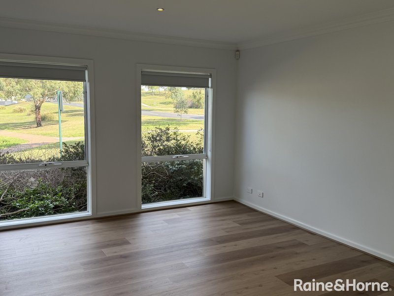 Photo - 12 Portland Place, Roxburgh Park VIC 3064 - Image 3