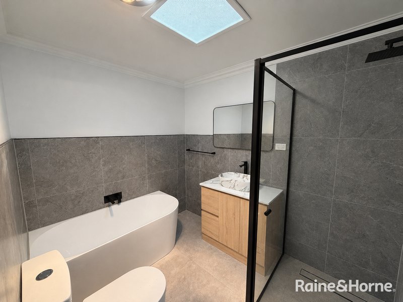 Photo - 12 Portland Place, Roxburgh Park VIC 3064 - Image 4
