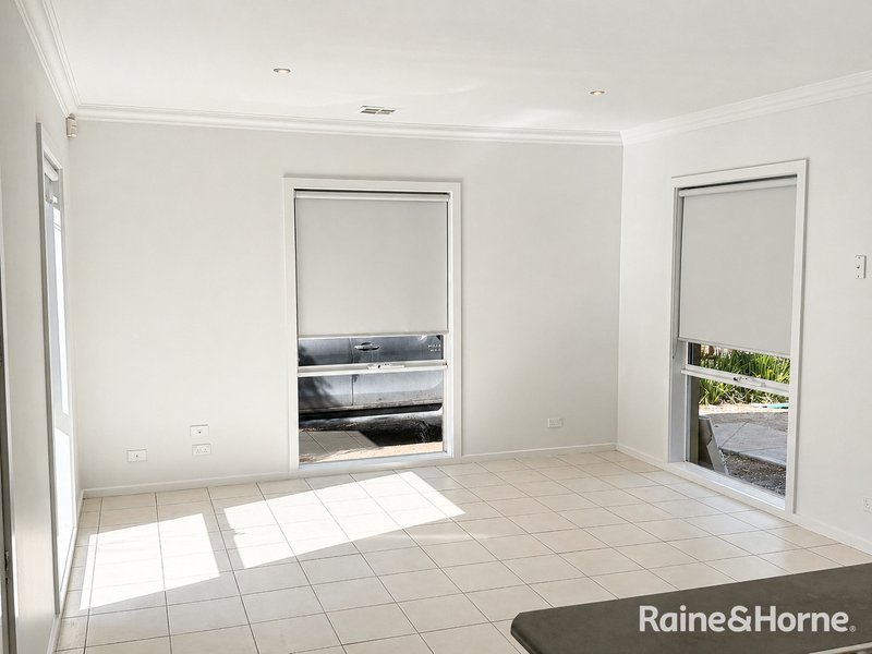 Photo - 12 Portland Place, Roxburgh Park VIC 3064 - Image 5