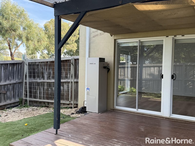 Photo - 12 Portland Place, Roxburgh Park VIC 3064 - Image 10