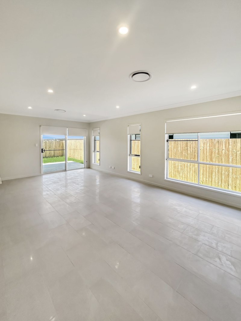 Photo - 12 Prestwood Street, Logan Reserve QLD 4133 - Image 3