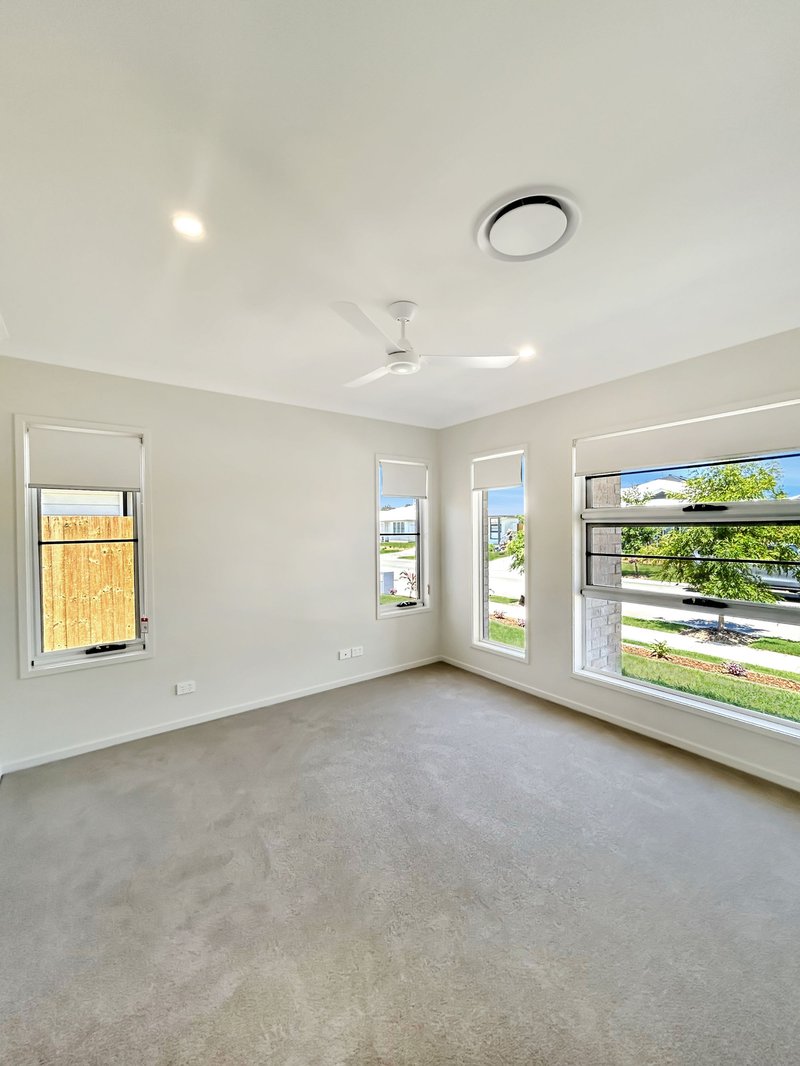 Photo - 12 Prestwood Street, Logan Reserve QLD 4133 - Image 4