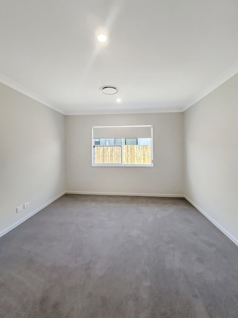 Photo - 12 Prestwood Street, Logan Reserve QLD 4133 - Image 5