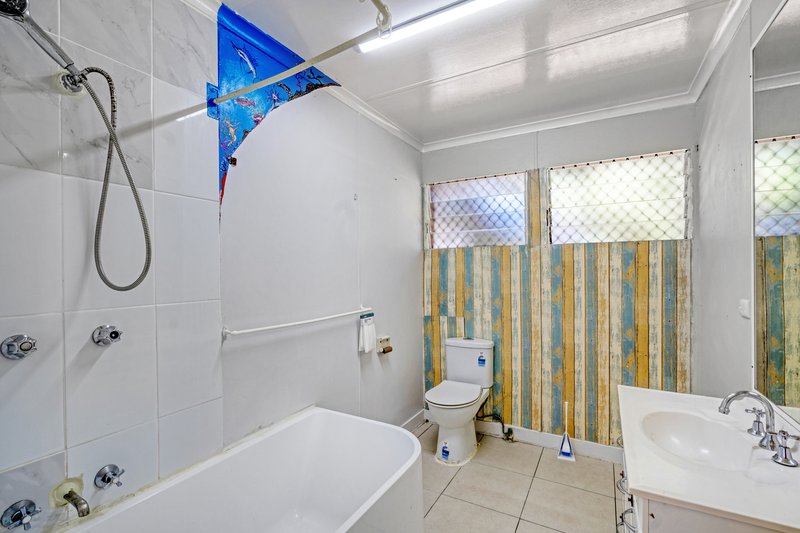 Photo - 12 Progress Avenue, Beachmere QLD 4510 - Image 9