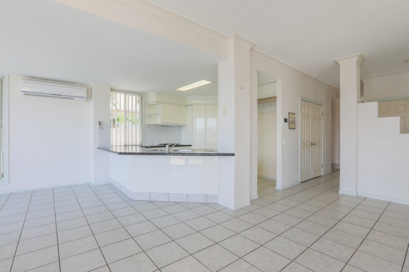 Photo - 12 Prosperity Drive, Helensvale QLD 4212 - Image 11