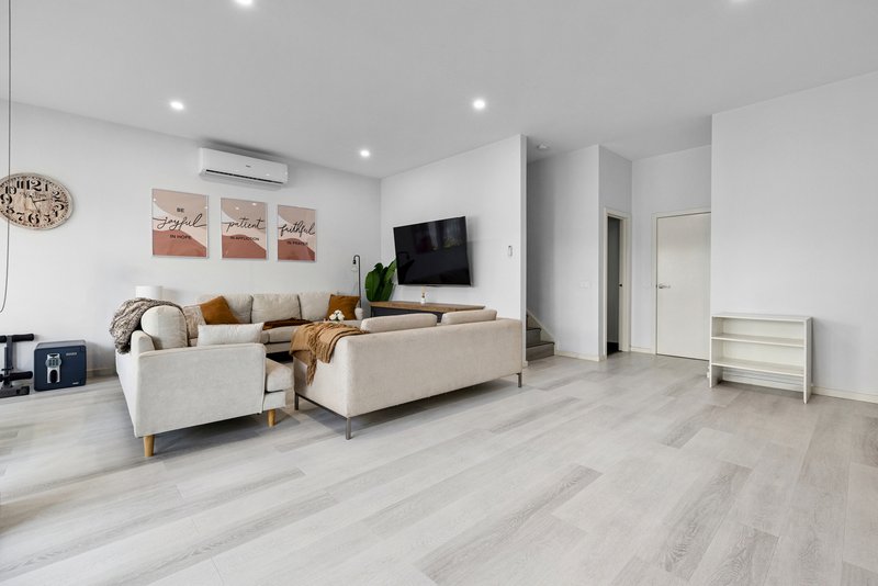Photo - 12 Push-Pea Way, Cranbourne West VIC 3977 - Image 2